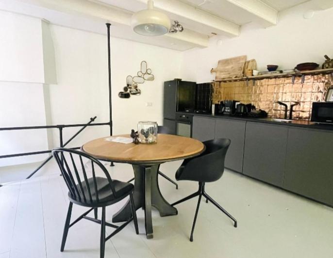 Volledige Bovenwoning Binnenstad ลีวาร์เดิน ภายนอก รูปภาพ